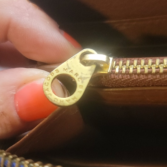 Marc by Marc Jacobs Leather Wallet - Picture 8 of 8